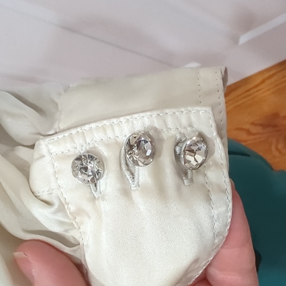 Adorable petite M sweater with attached silky 3/4 shirt with rhinestone buttons - Picture 4 of 4